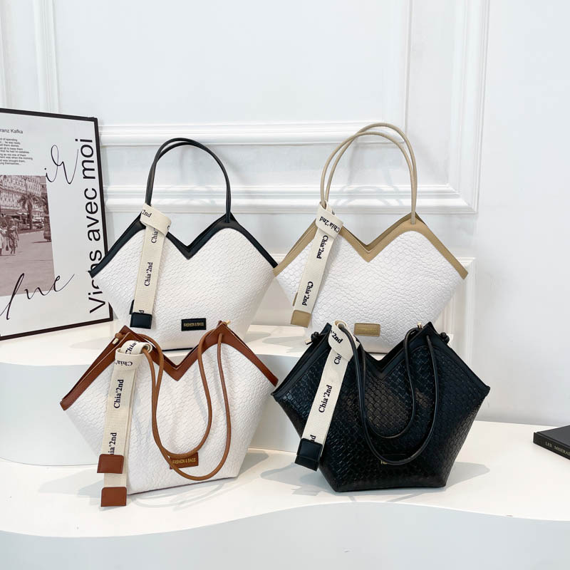 O1CN01NG8fb01X6LKnZvpql_!!2209708732874-0-cib Cuteness tote bag - Image 1