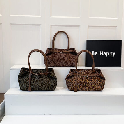 Leopard print tote bag