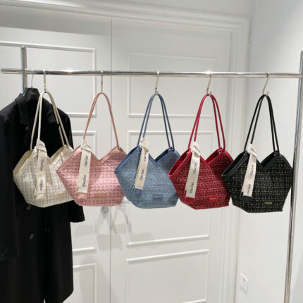 Moladun tote bag