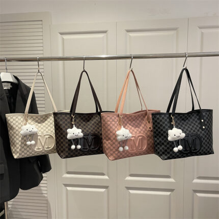Checkered tote bag